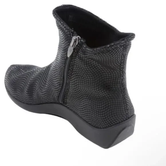 ARCOPEDICO Women’s Croc Shoes in the Size 41/9.5-10 US Size in Black Color - Picture 10 of 16